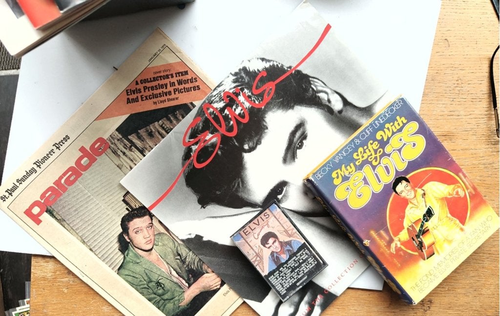 Leuk kavel met magazine, book, cassette tape Elvis Presely