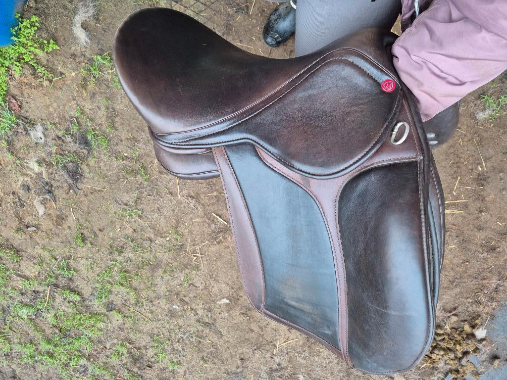 Edix Tudor 16.5inch, Dieren en Toebehoren, Paarden en Pony's | Zadels, Ophalen, Zo goed als nieuw, Dressuur
