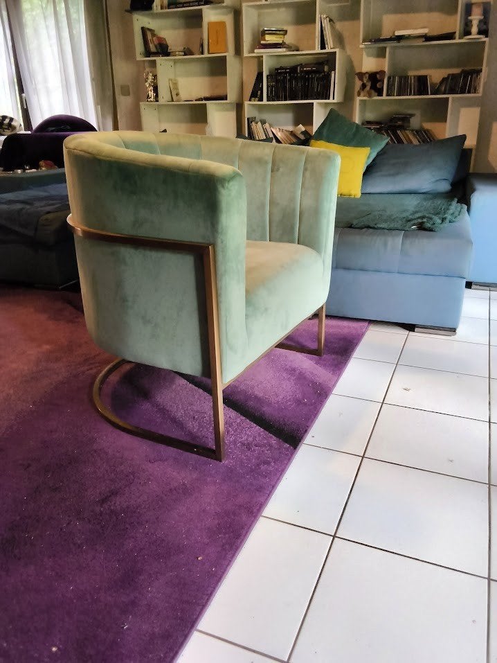 Fauteuil design en velours vert & métal doré – 100 €, Moins de 75 cm, Enlèvement, 50 à 75 cm, Métal