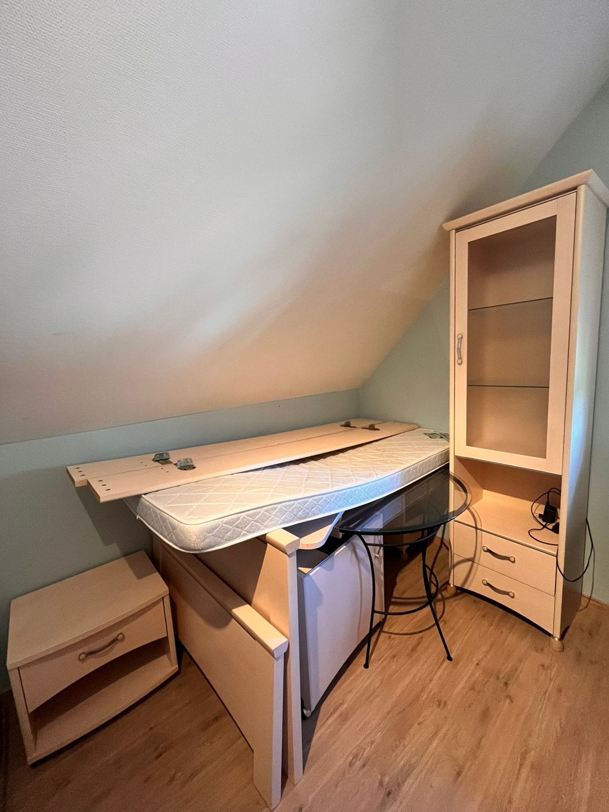 Slaapkamer: bed, bureau, kast, Huis en Inrichting, Slaapkamer | Complete slaapkamers, Ophalen, Zo goed als nieuw