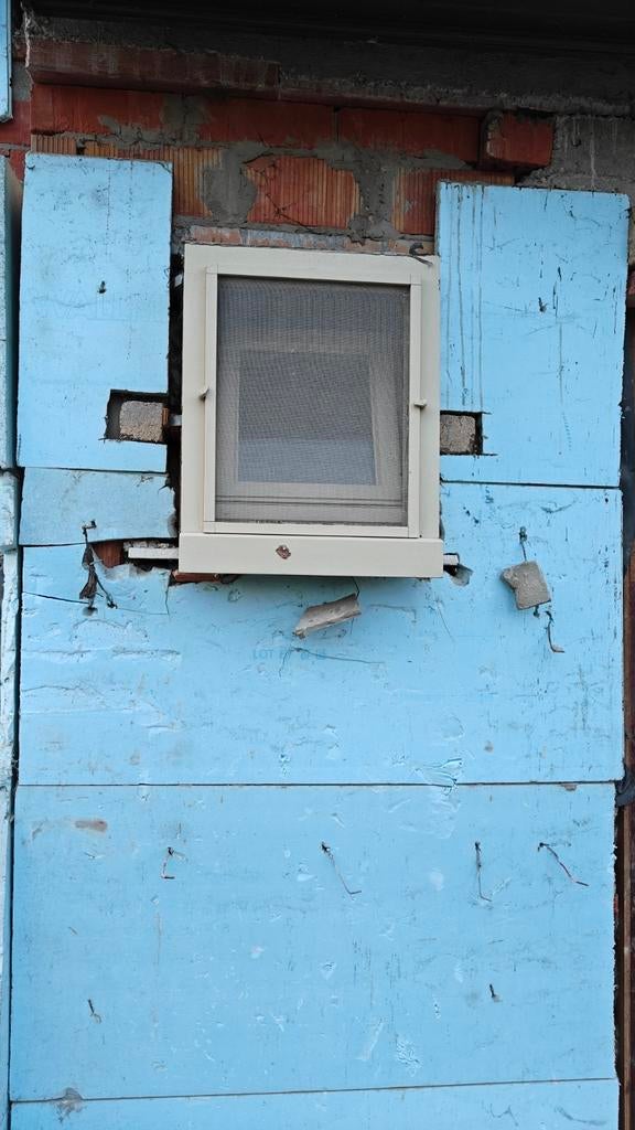 Wc raampje met vliegenraam 47,5x58, Doe-het-zelf en Bouw, Ophalen, Gevelraam of Ruit, Gebruikt, 80 tot 120 cm