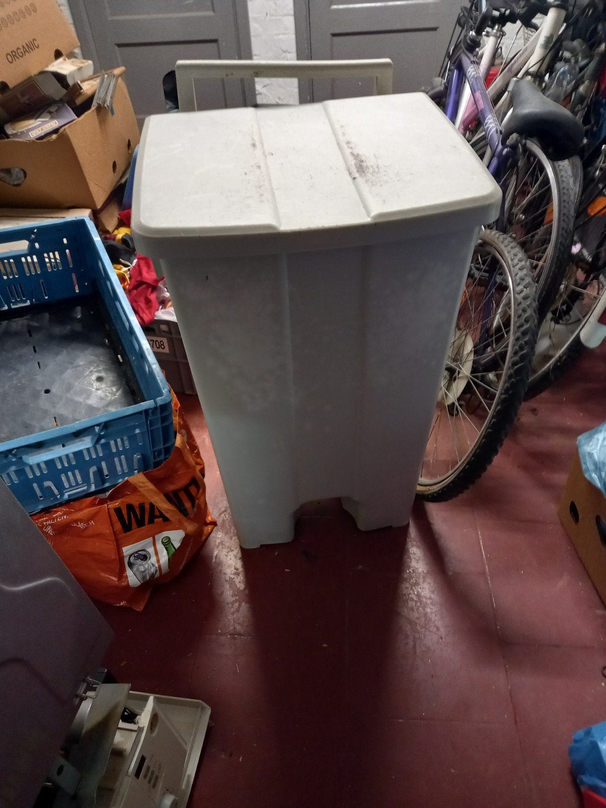 grote vuilnisbak met deksel en rol 80 cm hoog, Huis en Inrichting, Woonaccessoires | Prullenbakken
