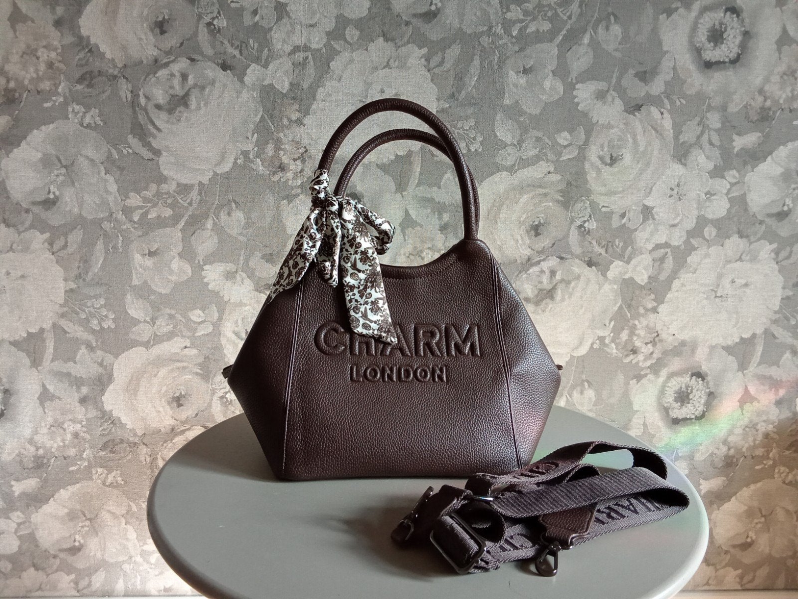 Charm London Handtas/Schoudertas (Bruin) – Nooit gebruikt!, Enlèvement ou Envoi, Neuf, Brun, Sac à main