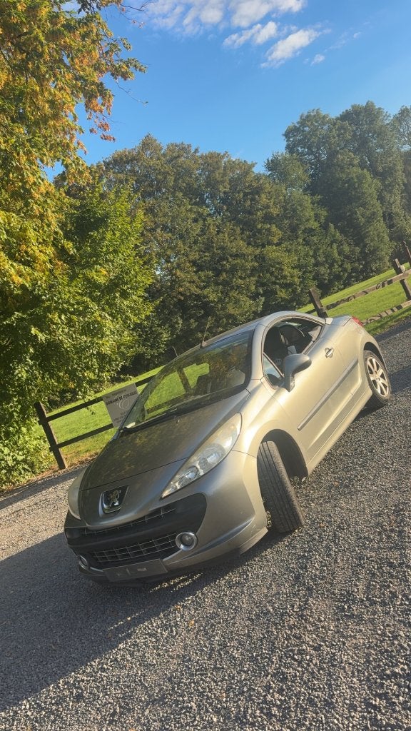 Peugeot 207 cabriolet 90.000km prête à immatriculer, Autos, Argent ou Gris, Cabriolet, Boîte manuelle, Noir