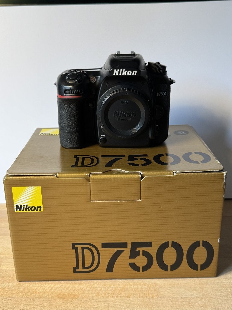 Nikon D7500, TV, Hi-fi & Vidéo, Appareils photo numériques, Nikon, Reflex miroir, Écran inclinable/pivotant, Enlèvement ou Envoi