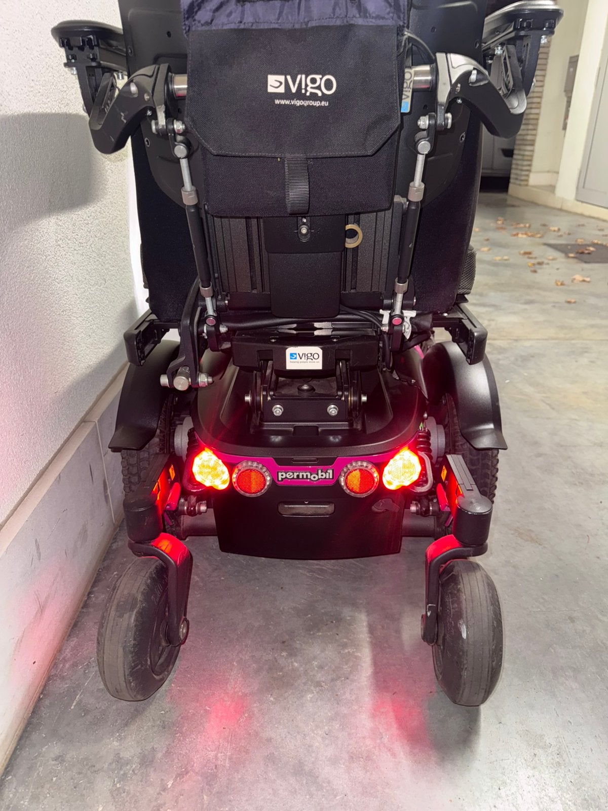Fauteuil roulante Permobil M3 chaise électrique en bon état, Divers, Enlèvement ou Envoi, Pliant, Comme neuf, Fauteuil roulant électrique