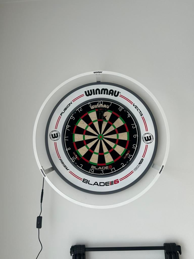 darts set winmau! zo goed als nieuw, Ophalen, Zo goed als nieuw, Dartbord met pijlen