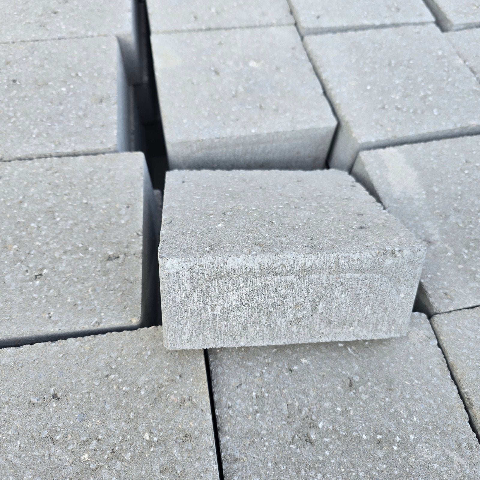 Pavés béton 15x15x6 gris 8,1m2 type klinkers, Bricolage & Construction, Briques, Béton