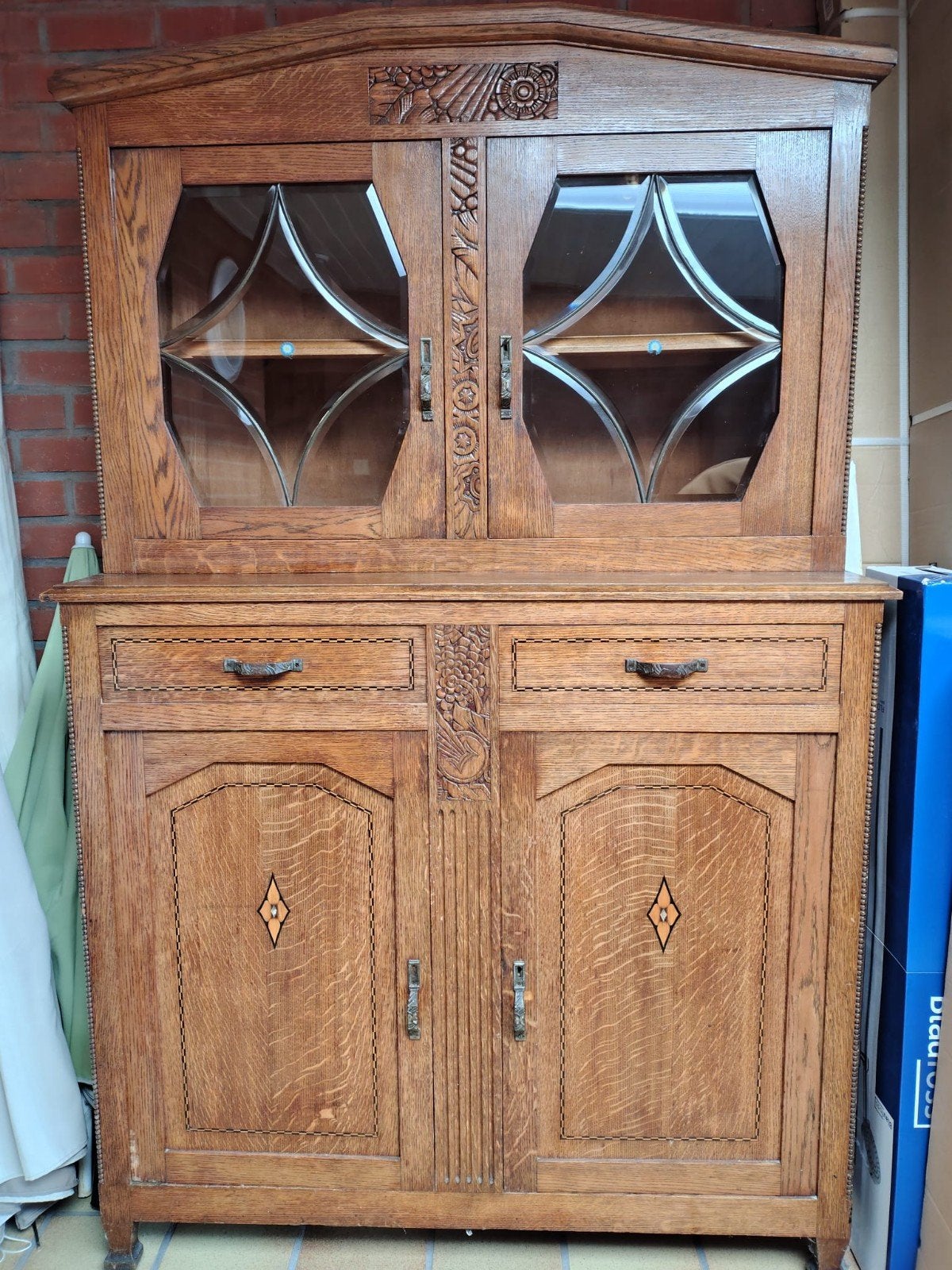 antieke kast uit massief hout, Ophalen, Glas