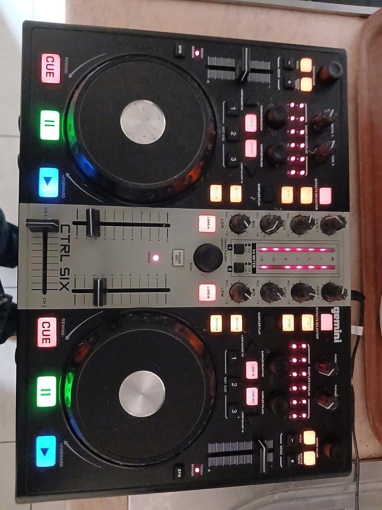 Table mixage gemini bon état  gsm 0478150910, Musique & Instruments, Enlèvement