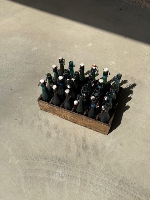 Mancave Oude Bierbak met flesjes, Verzamelen, Ophalen, Gebruikt, Flesje(s), Jupiler