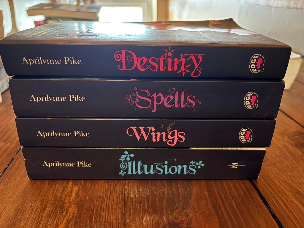 Aprilynne Pike boekenserie, Boeken, Ophalen, Zo goed als nieuw