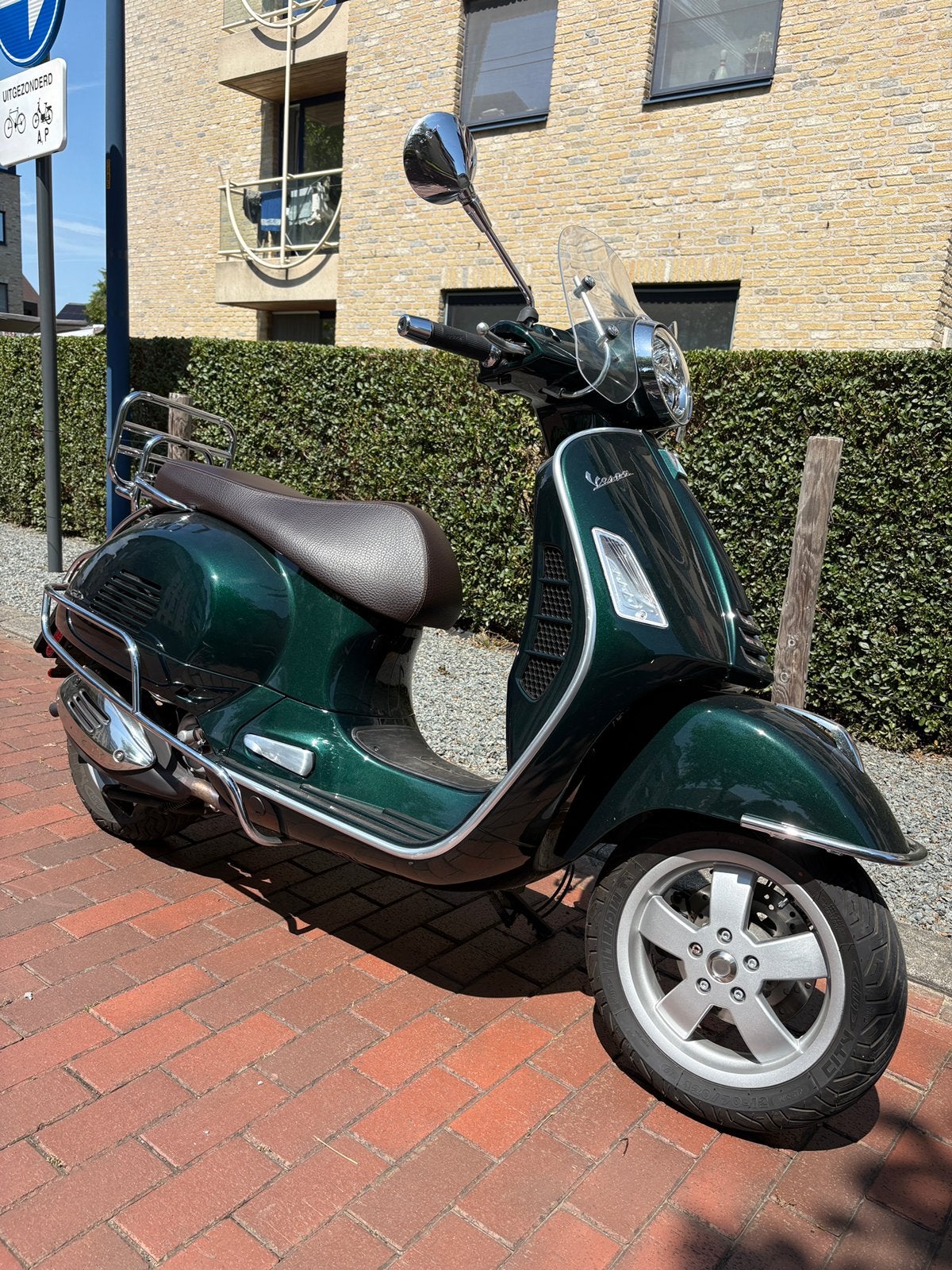 Vespa GTS Touring 300 2020 | 1.116 km | British Racing Green, Fietsen en Brommers, Scooters | Vespa, Ophalen, Zo goed als nieuw