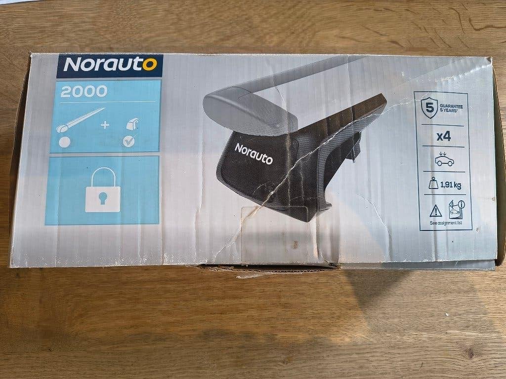 4 pieds de fixation pour barres de toit  NORAUTO 2000, Ophalen, Zo goed als nieuw