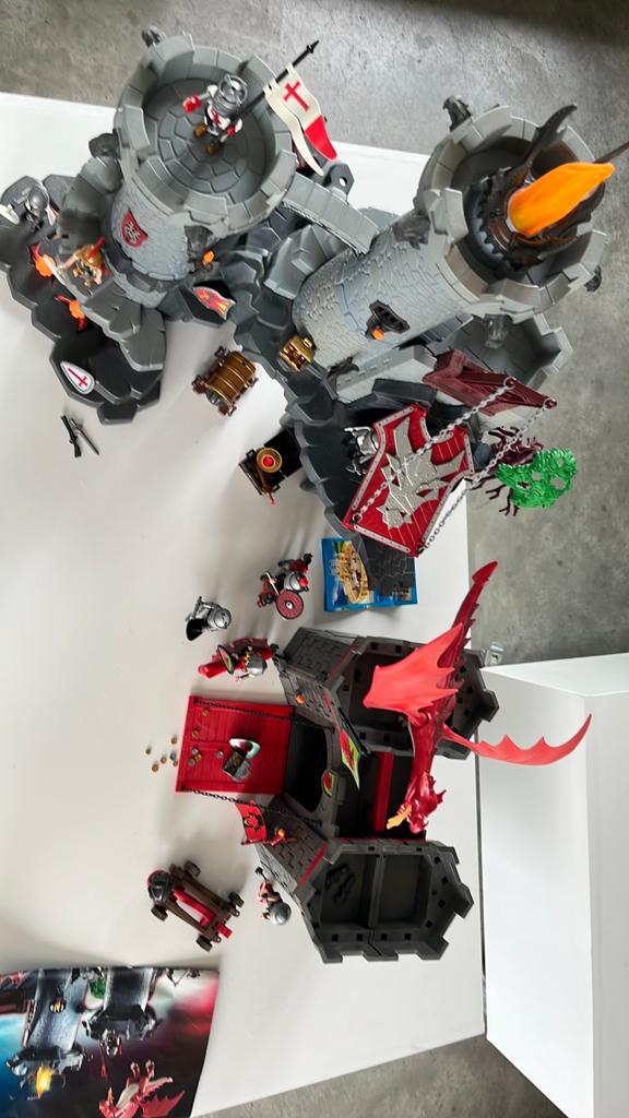2 setjes van playmobil ridderkastelen/drakenburcht, Kinderen en Baby's, Speelgoed | Playmobil, Ophalen, Gebruikt
