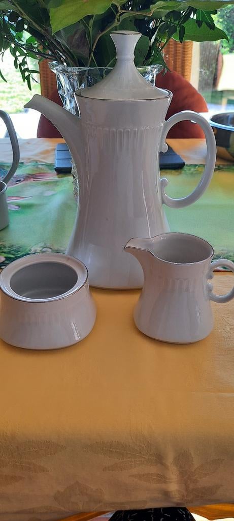 Soepkom, groentenkom, slakom en koffiepot suiker en melkpot, Antiek en Kunst, Antiek | Servies los, Ophalen