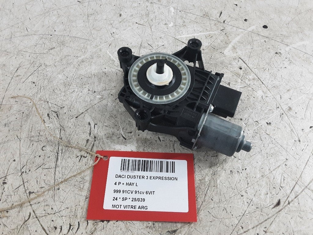 MOTEUR LEVE VITRE ELECTRIQUE ARRIÈRE GAUCHE Duster (DJF), Dacia, Arrière, Mevr. I. Hauben, Utilisé