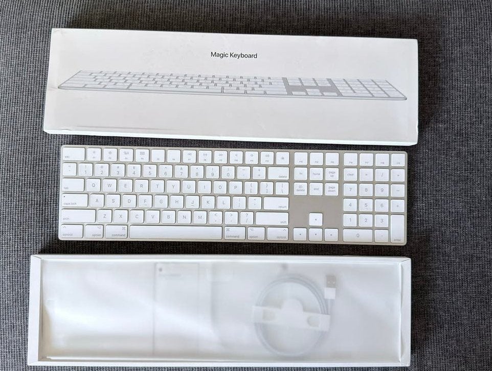 Magic Keyboard Apple QWERTY, Computers en Software, Toetsenborden, Ophalen, Zo goed als nieuw, Draadloos, Oplaadbaar
