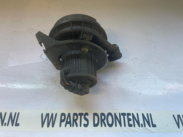 Pompe secondaire d'un Audi A8, -, 3 mois de garantie, Audi, Utilisé