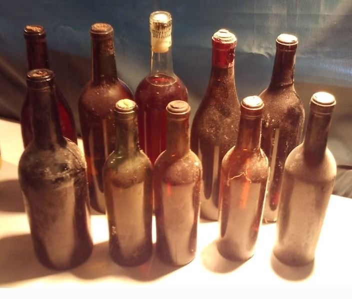 10 vieux vins sans étiquettes, Enlèvement ou Envoi, Comme neuf, Vin rouge, Pleine