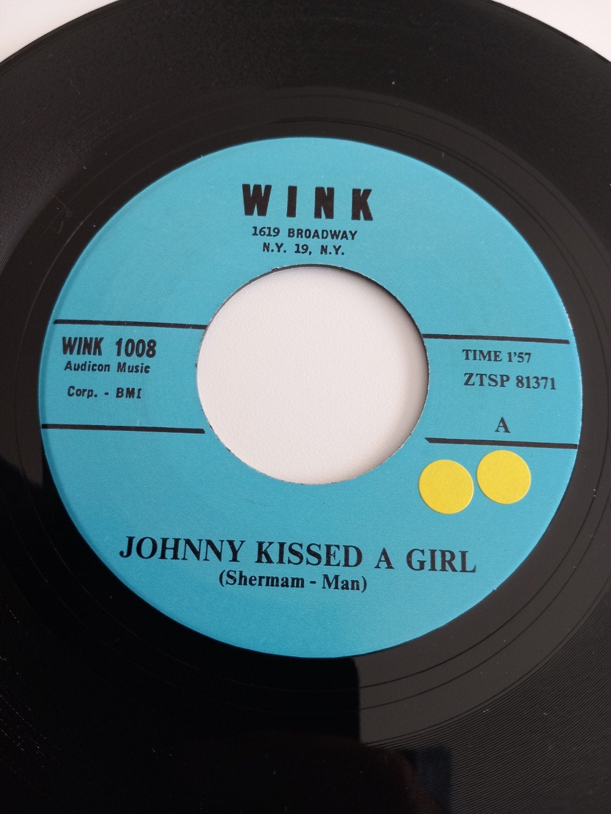 JOHANNA. JOHNNY KISSED A GIRL. TEENAGER 60S USA 45T