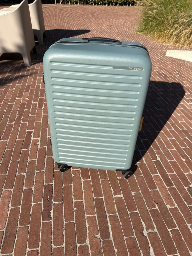 Samsonite koffer met 4 wielen – middelgroot, Handtassen en Accessoires, Gebruikt, Hard kunststof, 45 tot 55 cm, Slot