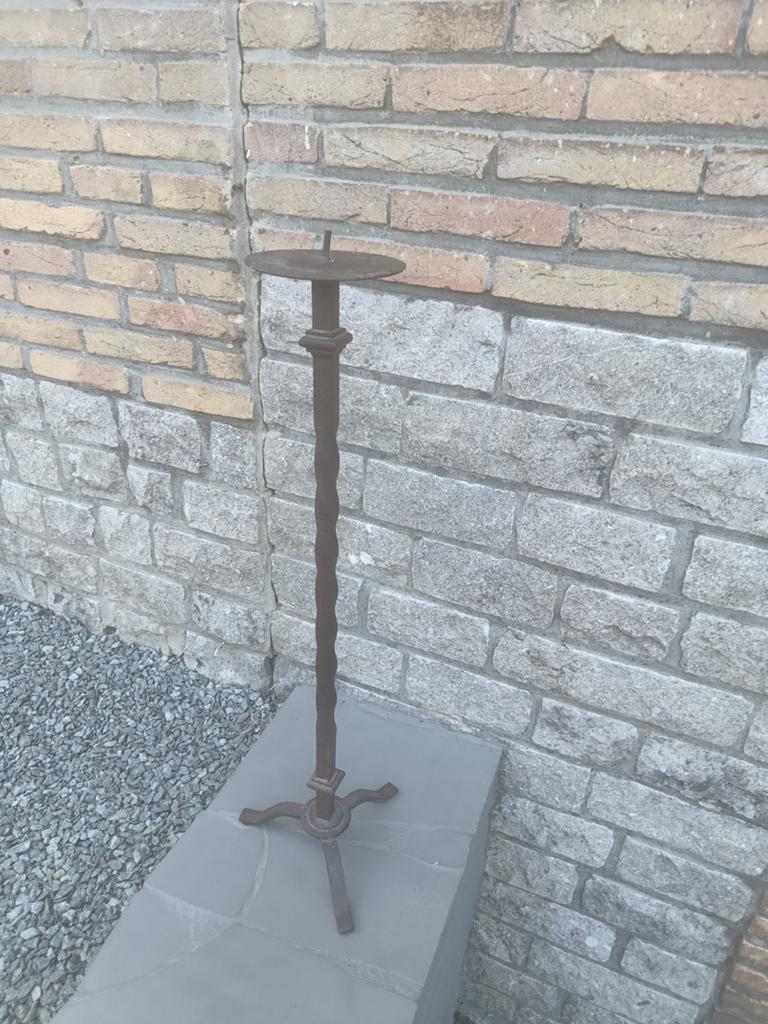 Beau bougeur/bougeoir en fer forgé lourd 81 cm, Antiquités & Art, Enlèvement