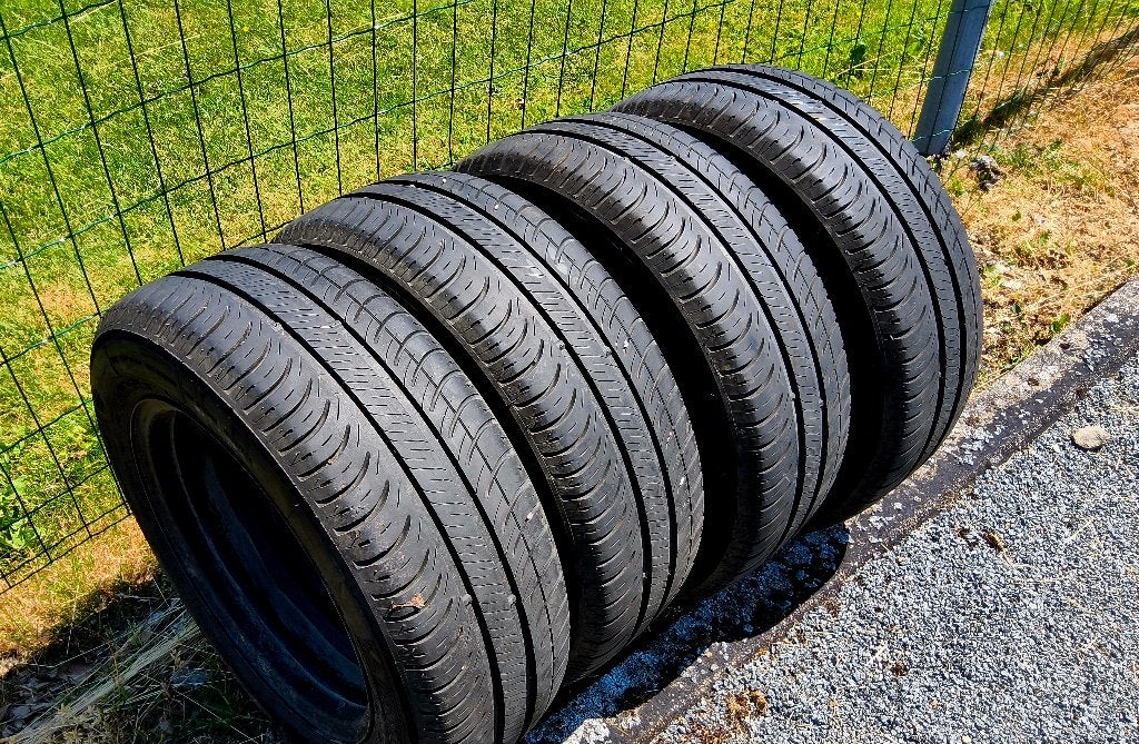 4 jantes originales VW avec des pneus été 185/60-14, Auto-onderdelen, Banden en Velgen, Ophalen, 14 inch, Gebruikt, Banden en Velgen