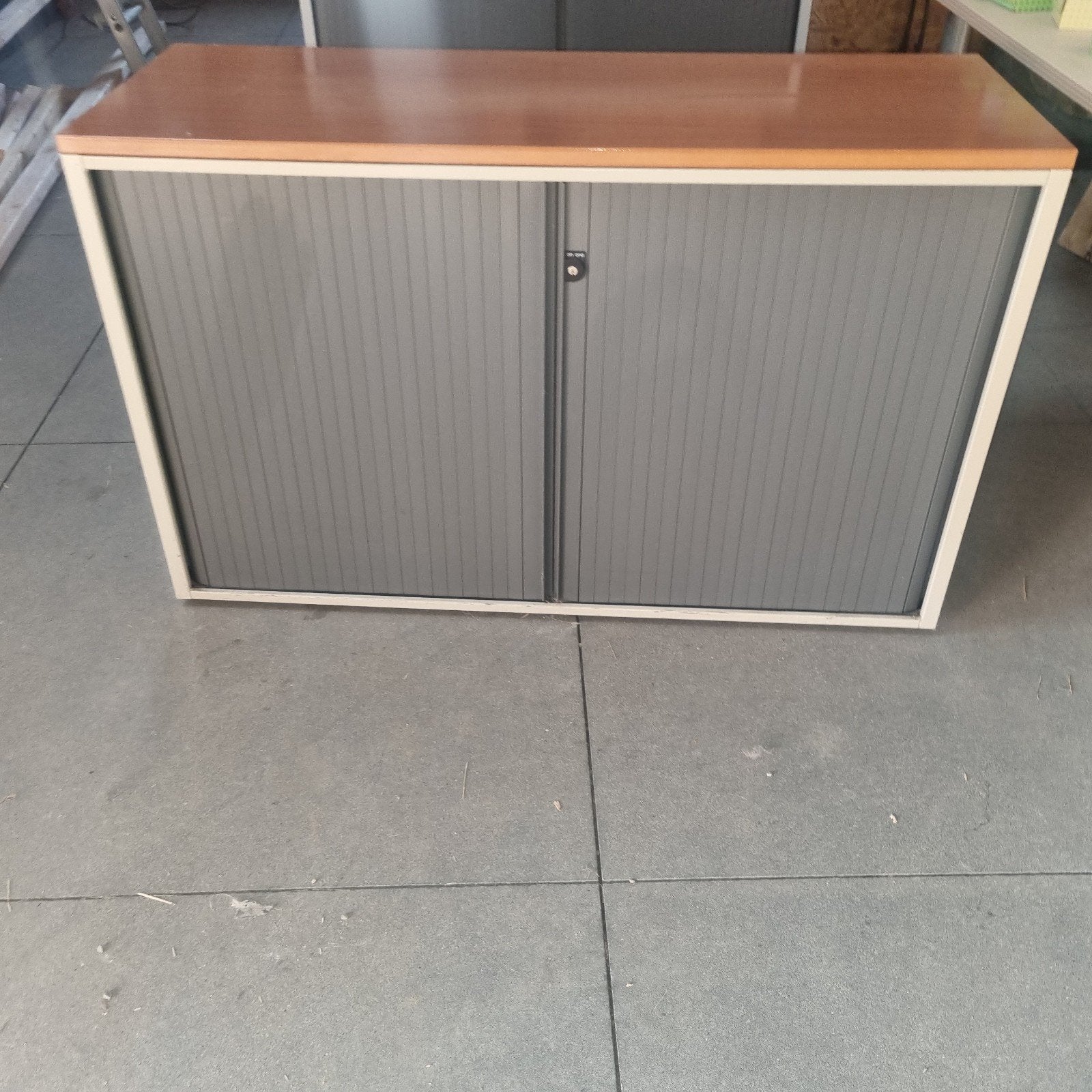 armoire à roulettes en métal, Enlèvement, Comme neuf