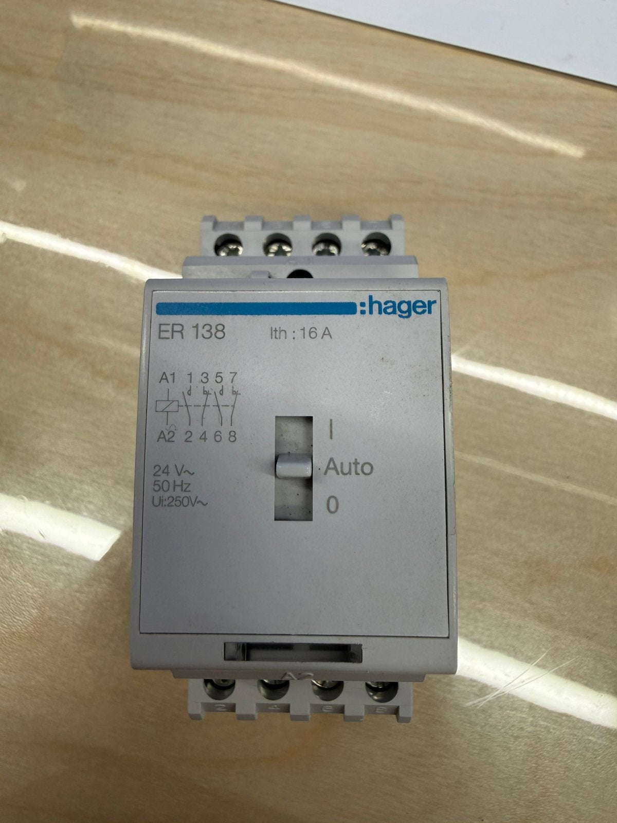 Hager ER 138 - RELAIS DE COMMANDE 24V 2O+2F, Bricolage & Construction, Enlèvement ou Envoi, Comme neuf, Relais
