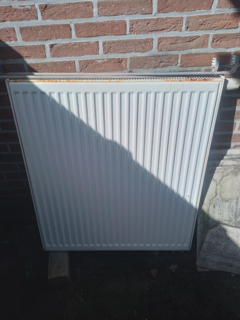 Radiator 80 x 90 met thermostaat en haken, Doe-het-zelf en Bouw, Verwarming en Radiatoren, Ophalen, Radiator