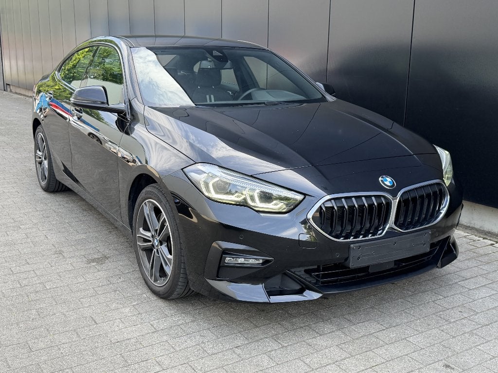 BMW 218i Gran Coupé Automaat–Sport Line–LED–Navi–1j garantie, Auto's, Leder en Stof, Zwart, 5 zetels, 5 deurs