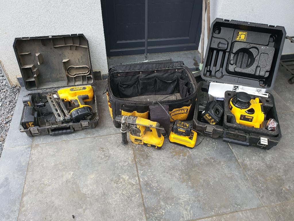 set DEWALT 18V SDS BOOR en breekhamer & nagelpistool & lasse, Doe-het-zelf en Bouw, Ophalen, Boor- en/of Breekhamer, Variabele snelheid