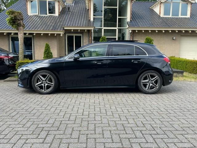 Mercedes-Benz A-klasse 180 d AMG LINE PANORAMADAK NAVI CAMER, Auto's, Mercedes-Benz, Automaat, Gebruikt, 116 pk, Leder en Stof