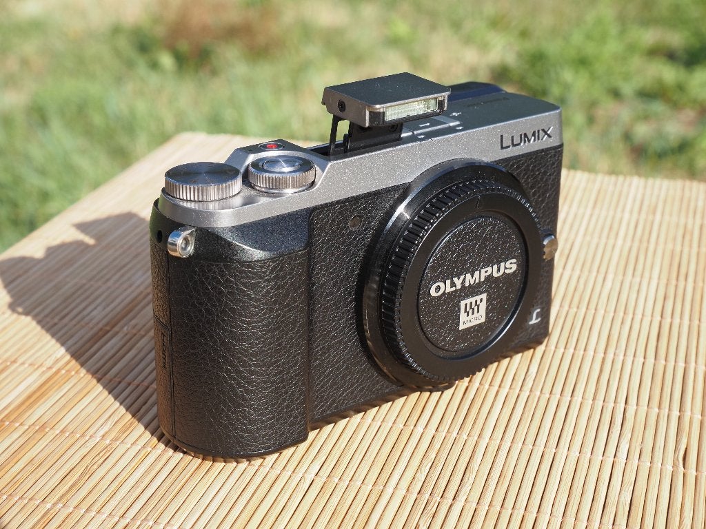 Panasonic Lumix GX80 hybride (boîtier nu) + 5 batteries, TV, Hi-fi & Vidéo, Batterie, Panasonic, Enlèvement ou Envoi, Comme neuf
