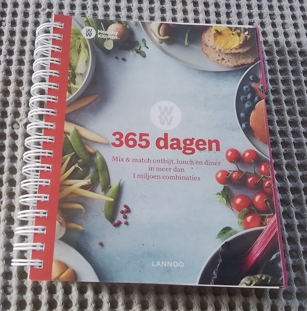 Kookboek 365 dagen, Ophalen of Verzenden, Gelezen