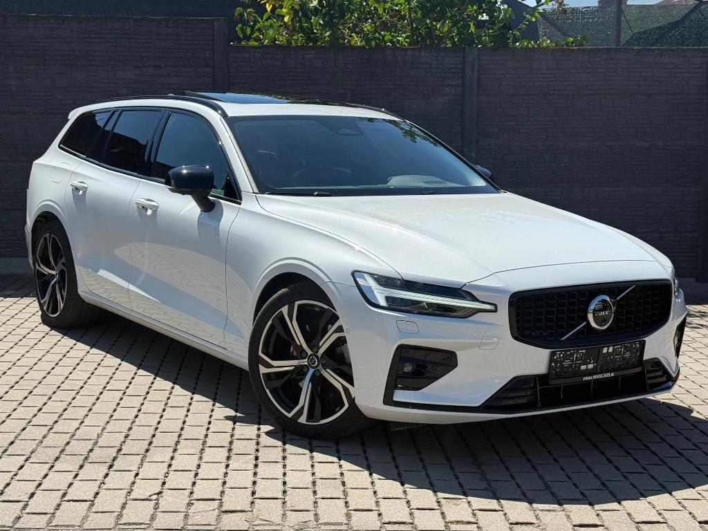 Volvo V60 B4 Mild Hybrid Plus Dark "Pano Dak/Trekhaak/360, Automaat, 4 deurs, 145 kW, Lichtsensor