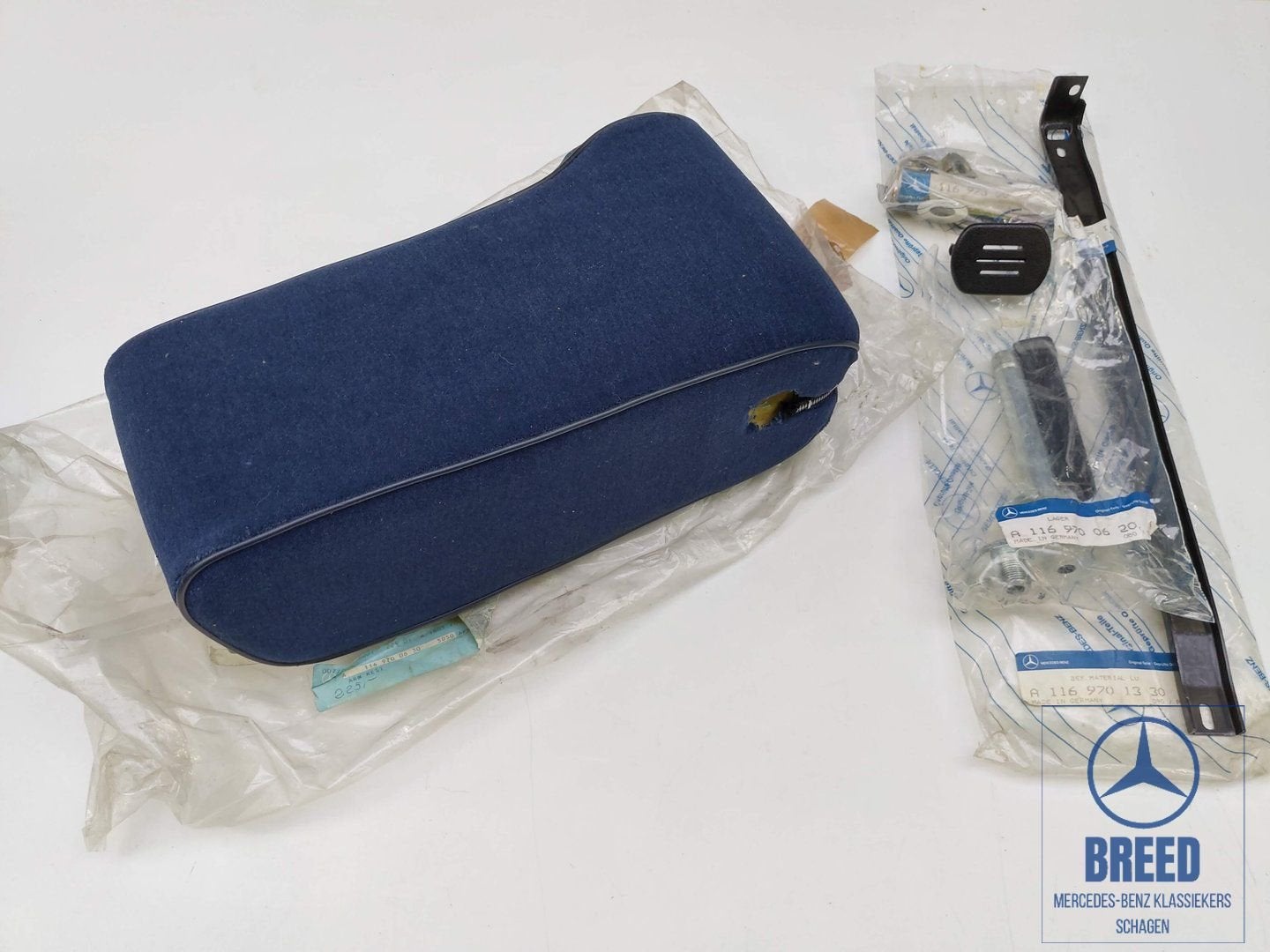 NOS inbouwset middenarmsteun blauw voor Mercedes-Benz W116, -, Nieuw, Ophalen of Verzenden, -