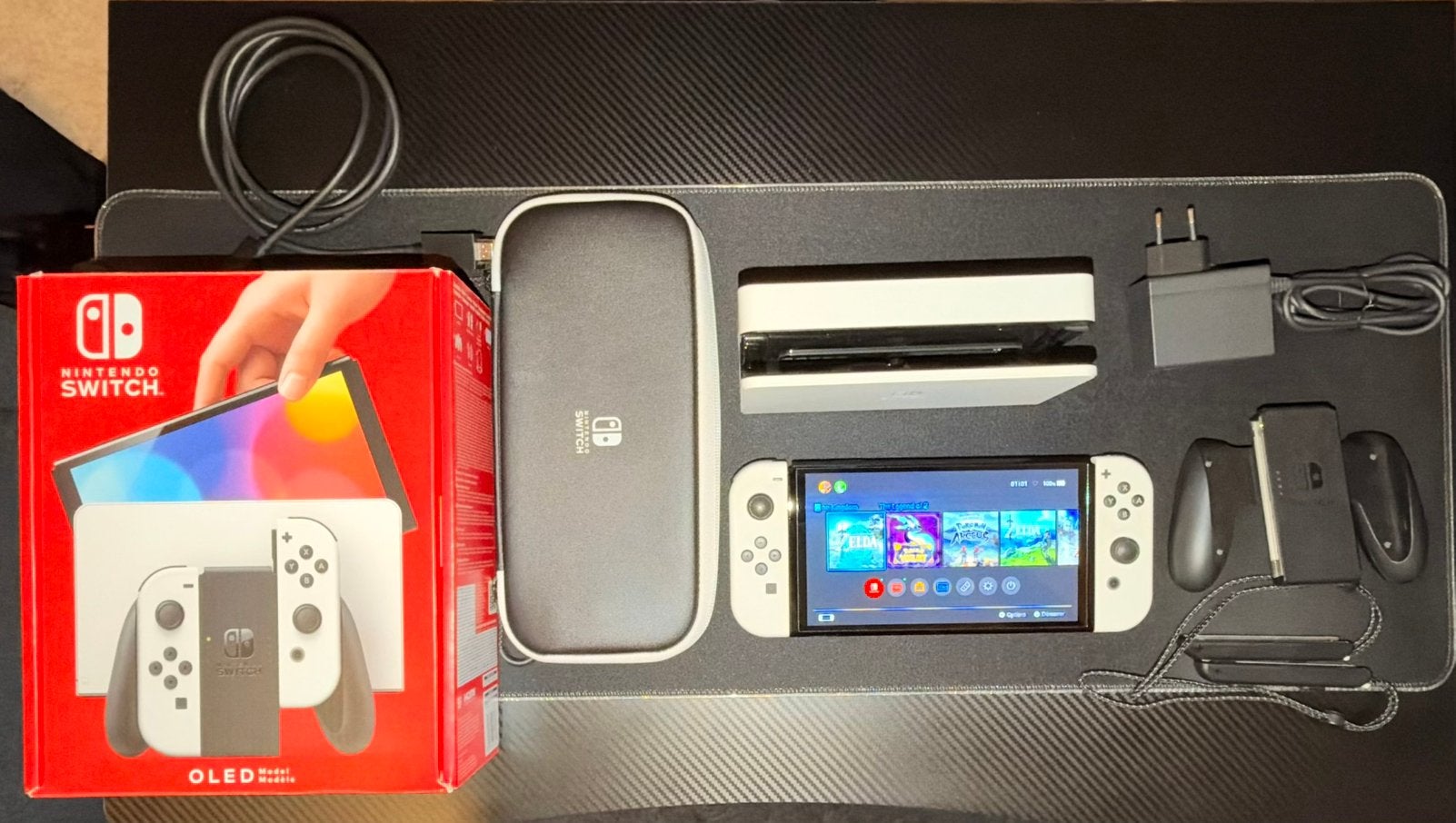 Nintendo Switch OLED blanche – complète en boîte + housse, Consoles de jeu & Jeux vidéo, Enlèvement, Comme neuf, Avec 2 manettes