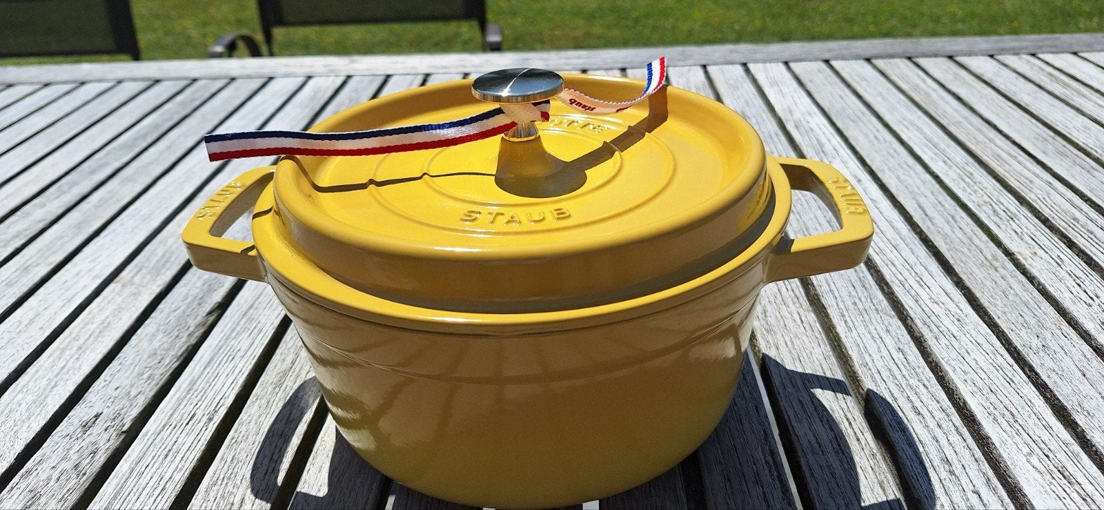 Staub cocotte 22cm citron nieuw en ongebruikt, Met deksel, Nieuw, Ophalen of Verzenden, Zwilling