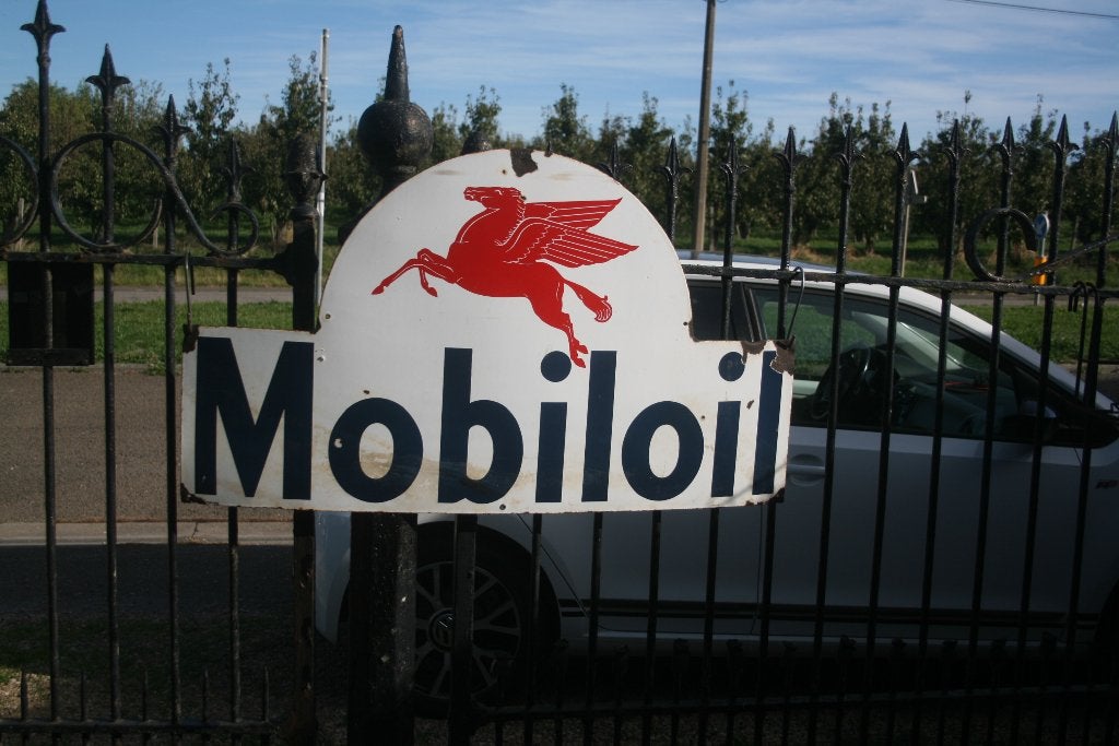 Plaque émaillé MOBILOIL + de 50 ANS, Enlèvement, Utilisé
