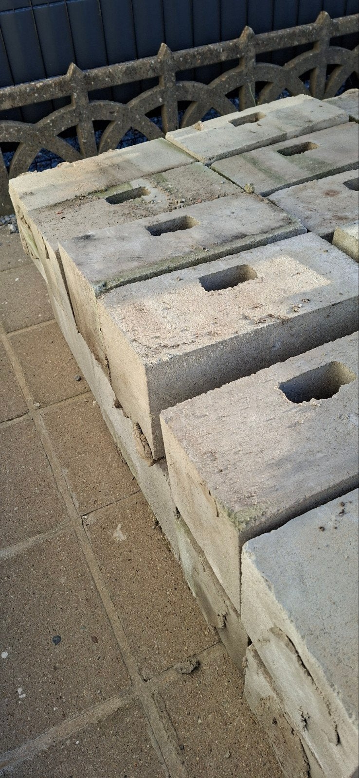 Betonblokken met handgreep 32 stuks of 1 pallet., Doe-het-zelf en Bouw, Ophalen, Zo goed als nieuw