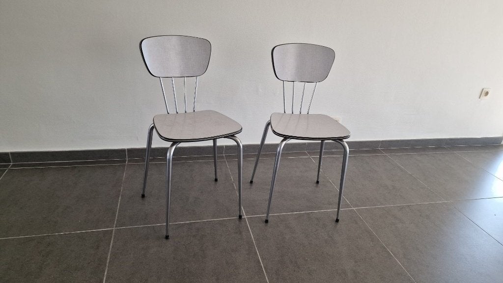 2 metalen stoelen, Ophalen