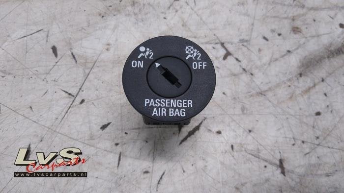 Verrouillage airbag d'un Opel Meriva, -, Opel, 3 mois de garantie, Utilisé