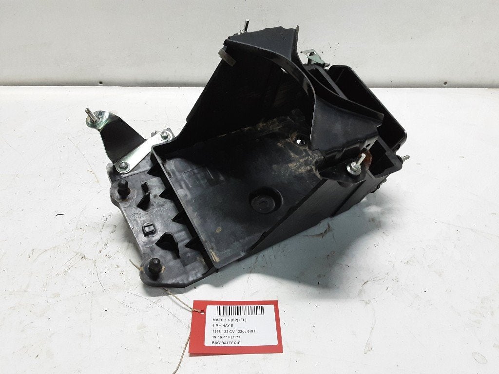 BAC A BATTERIE Mazda 3 Sport (BP) (01-2018/-), Hitdorfer Straße 73
51371  Leverkusen, DE, Mazda, Utilisé, Info@mazda.de