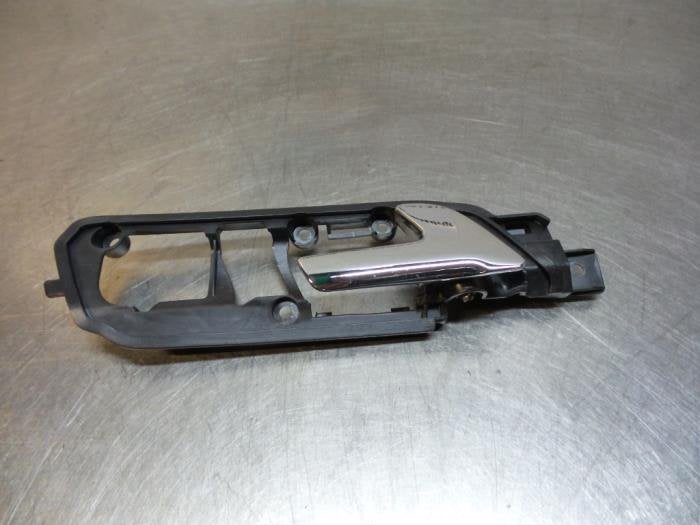 Poignée portière 2portes droite d'un Volkswagen Polo (Polo, Autos : Pièces & Accessoires, Carrosserie & Tôlerie, Volkswagen, -