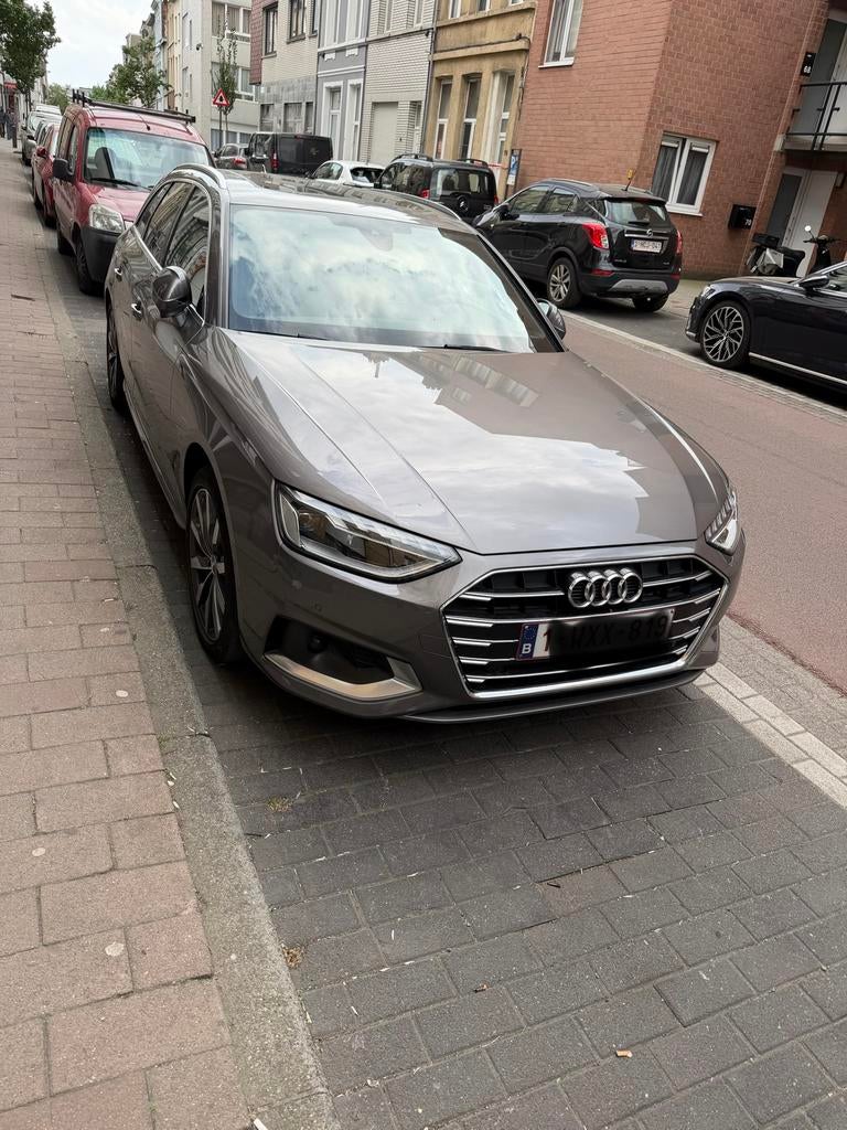 AUDI A4 AVANT Full options - non-fumeur - toit ouvrant pano, Autos, Audi, Cuir, Argent ou Gris, Achat, Carnet d'entretien