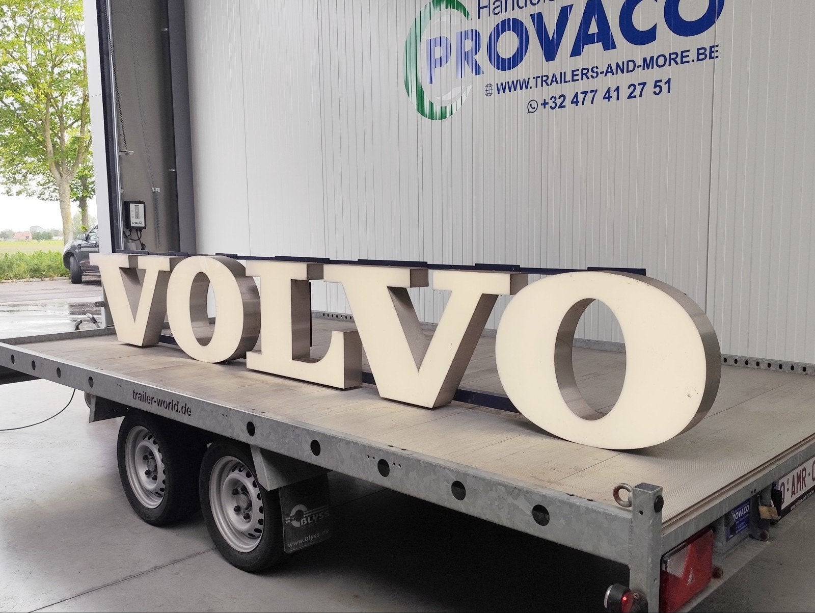 XXL lichtreclame VOLVO, Ophalen