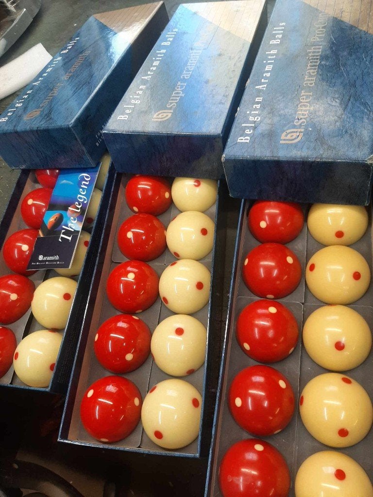 Opnieuw 5 setjes die nog een seizoentje meegaan.., Sports & Fitness, Billards & Billards américains, Enlèvement, Comme neuf, Queue ou Boules