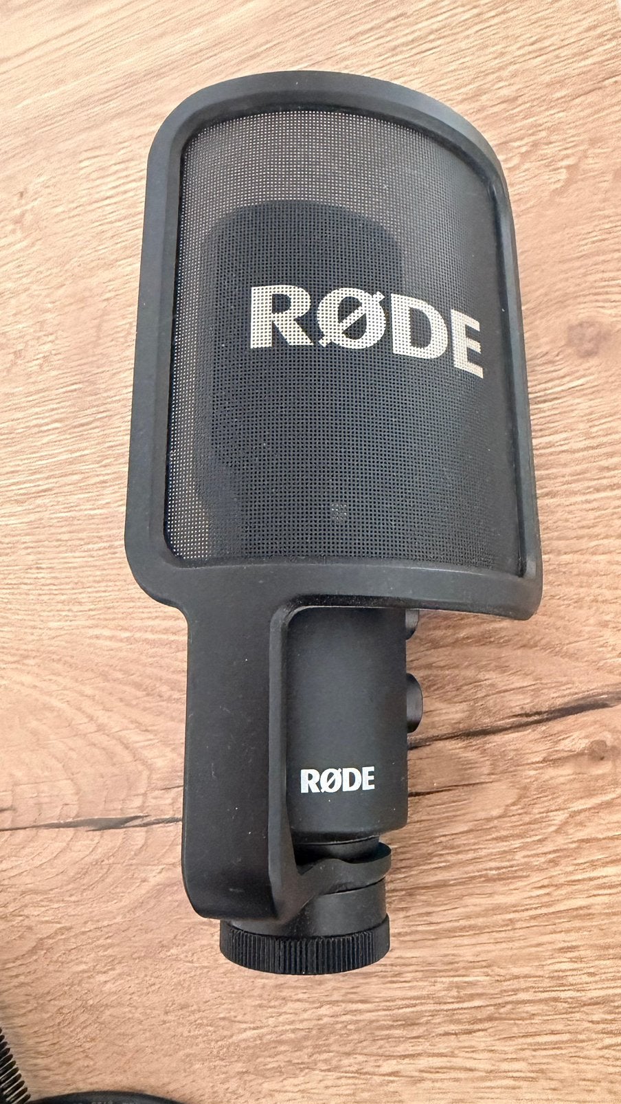 Micro podcast RØDE NT-USB+ avec bras bureau, Musique & Instruments, Microphones, Enlèvement, Utilisé, Micro studio
